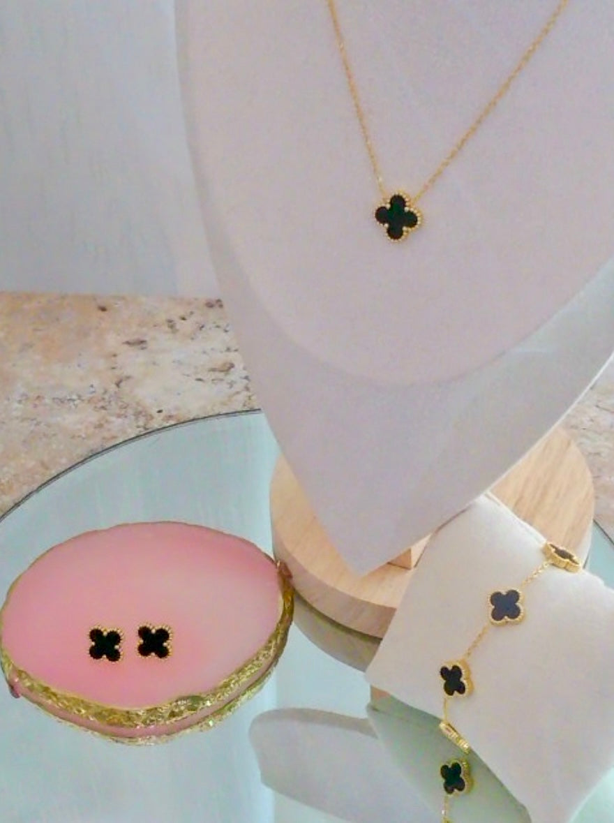 Onyx Clover Set
