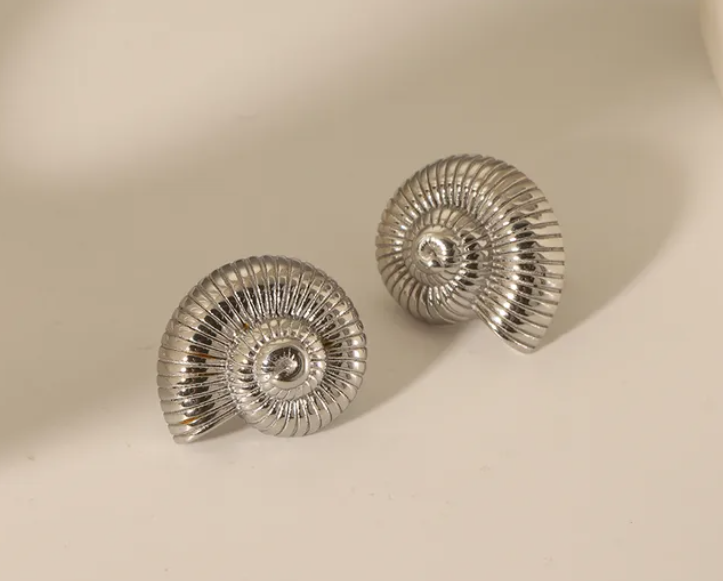 Caracoles Studs